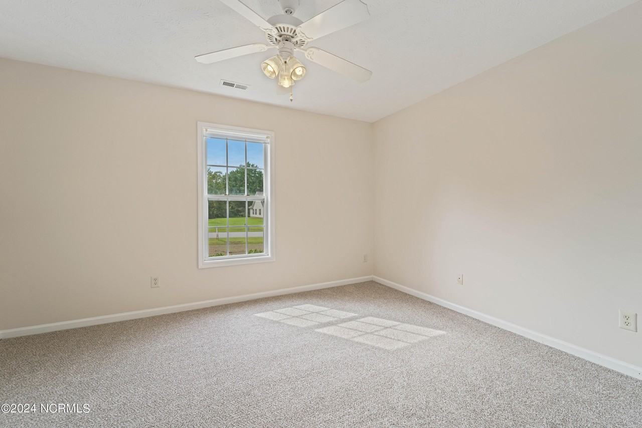 102 Mendover Dr - Photo 4 of 26