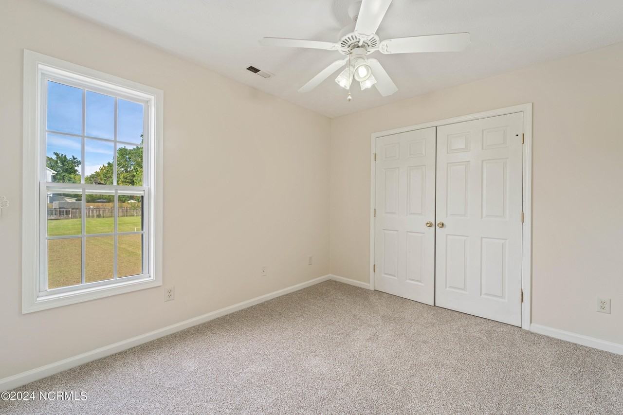 102 Mendover Dr - Photo 5 of 26