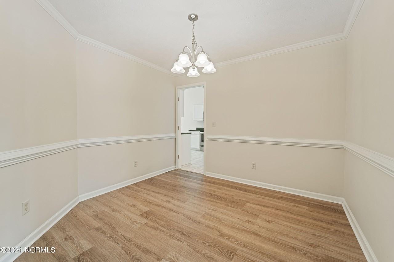 102 Mendover Dr - Photo 6 of 26