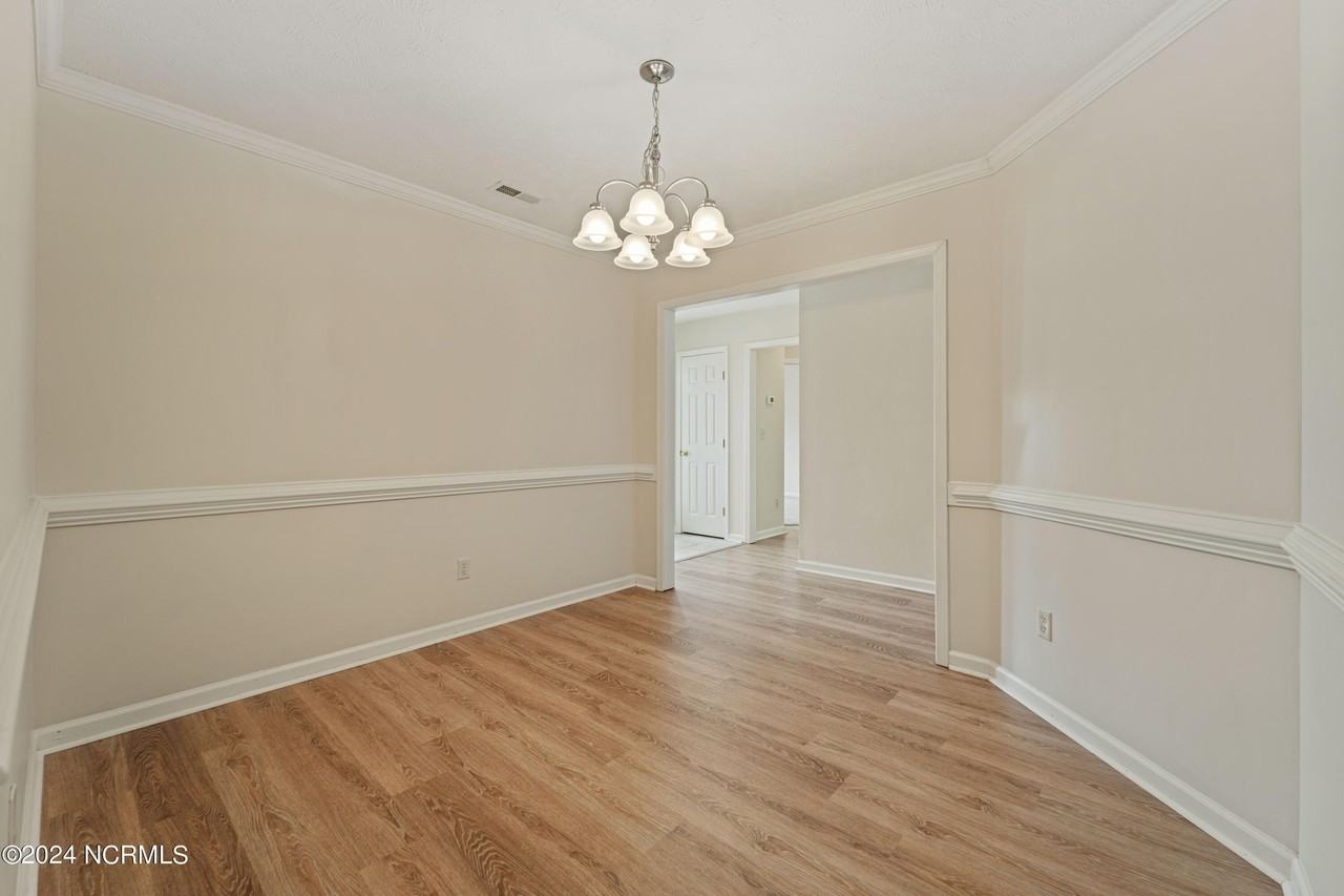 102 Mendover Dr - Photo 7 of 26