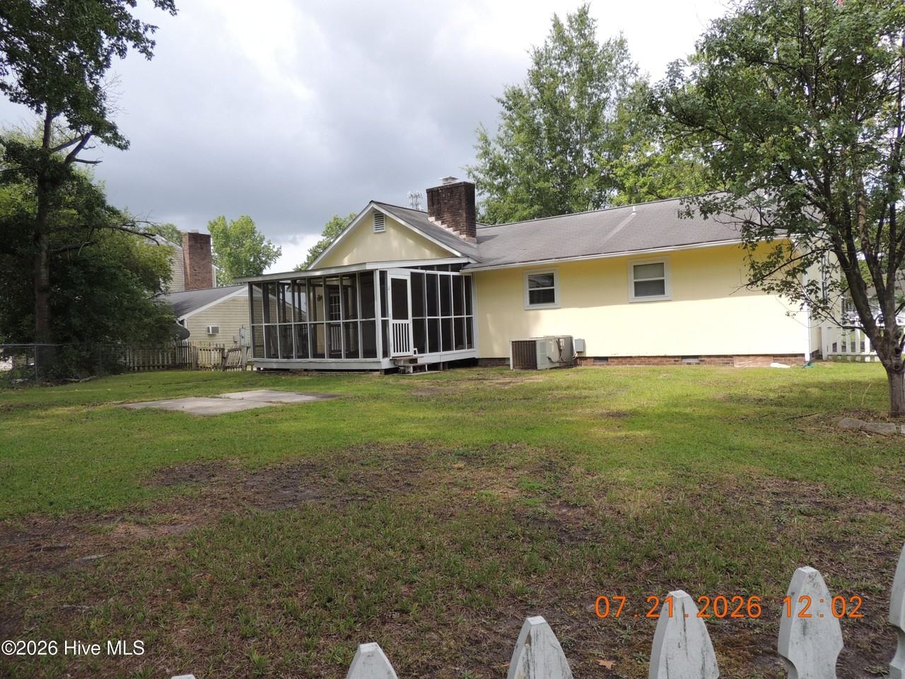 212 Branchwood Dr - Photo 2 of 21