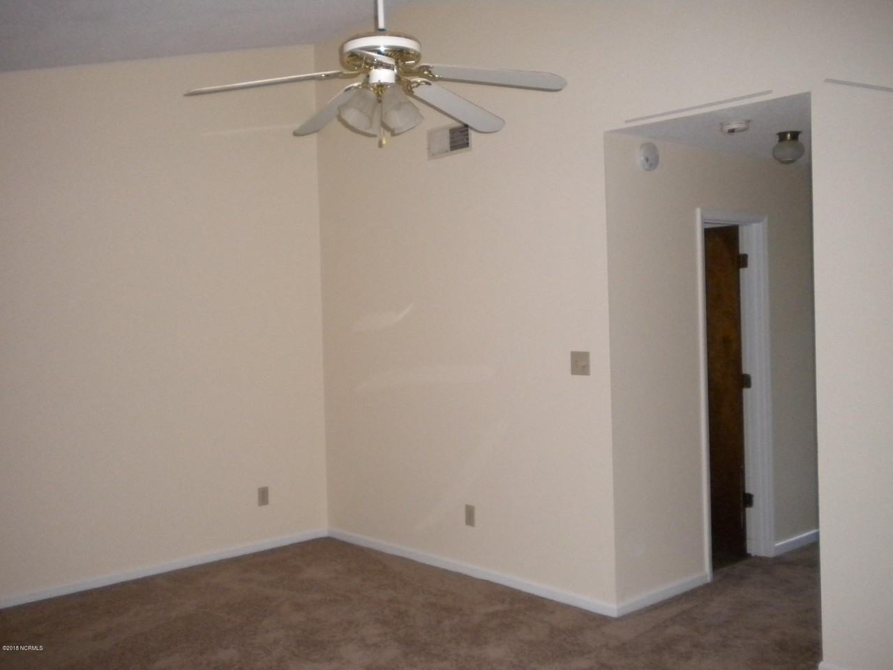 1913 Rolling Ridge Dr - Photo 2 of 12