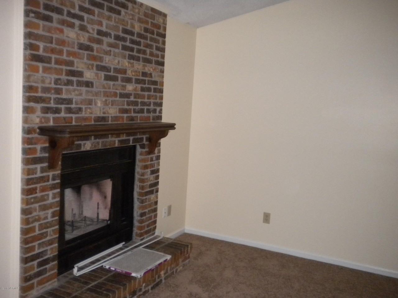 1913 Rolling Ridge Dr - Photo 4 of 12