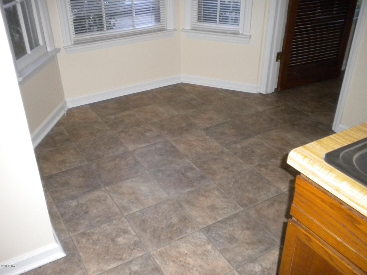 1913 Rolling Ridge Dr - Photo 6 of 12