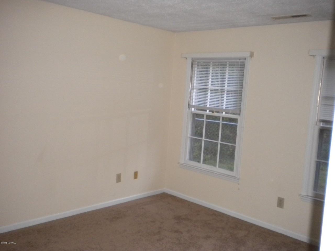 1913 Rolling Ridge Dr - Photo 7 of 12