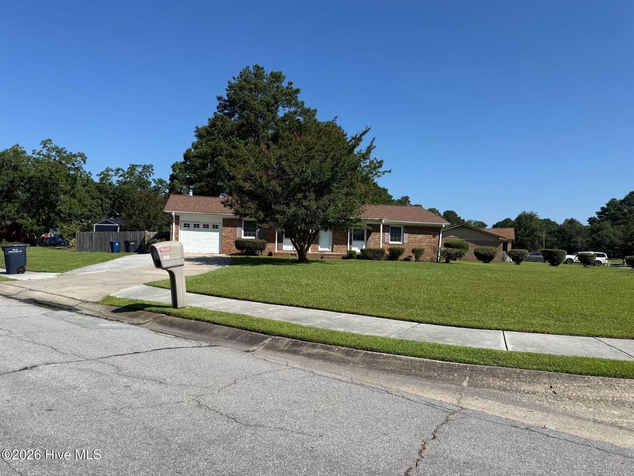 403 Thomas Dr - Photo 2 of 16