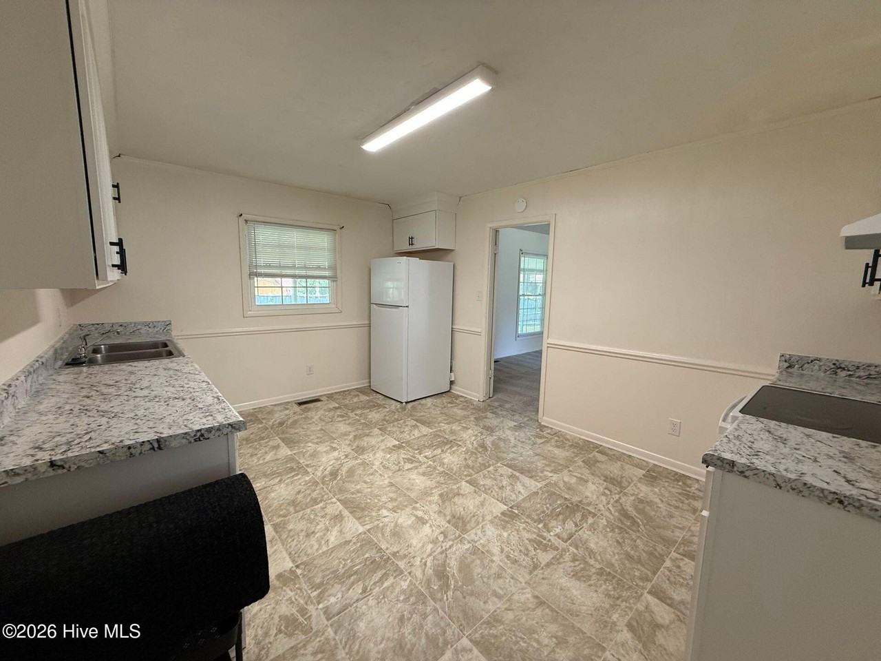 403 Thomas Dr - Photo 3 of 16