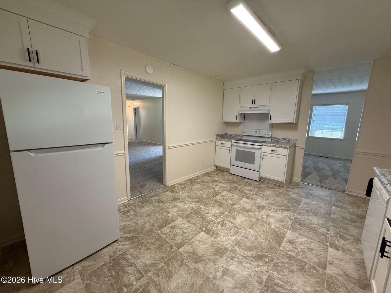403 Thomas Dr - Photo 5 of 16
