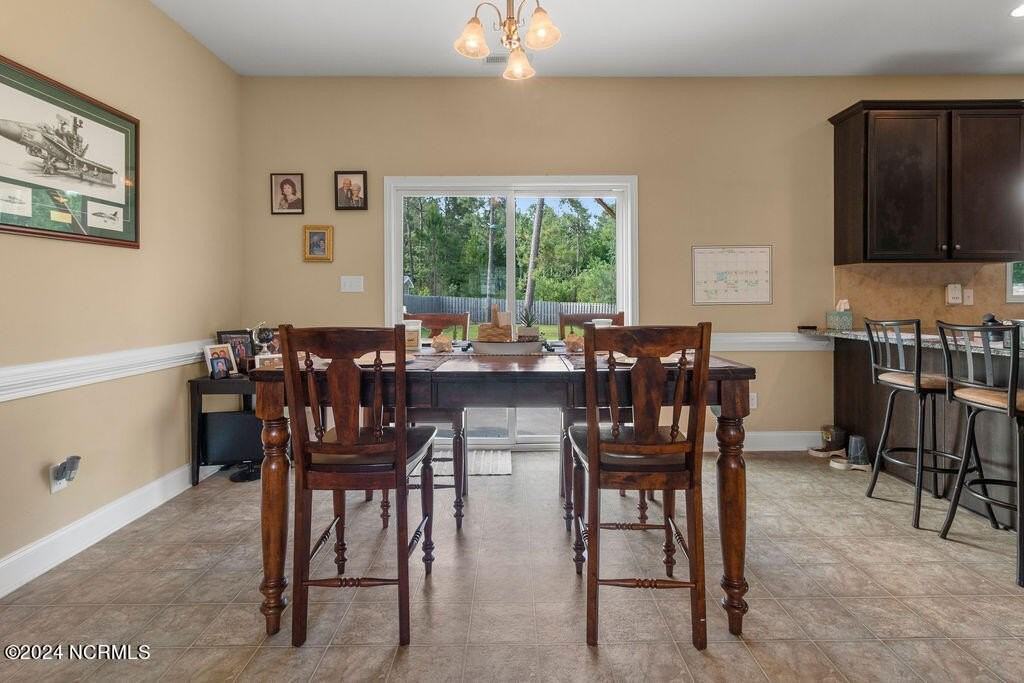 209 Admiral Ct - Photo 5 of 20
