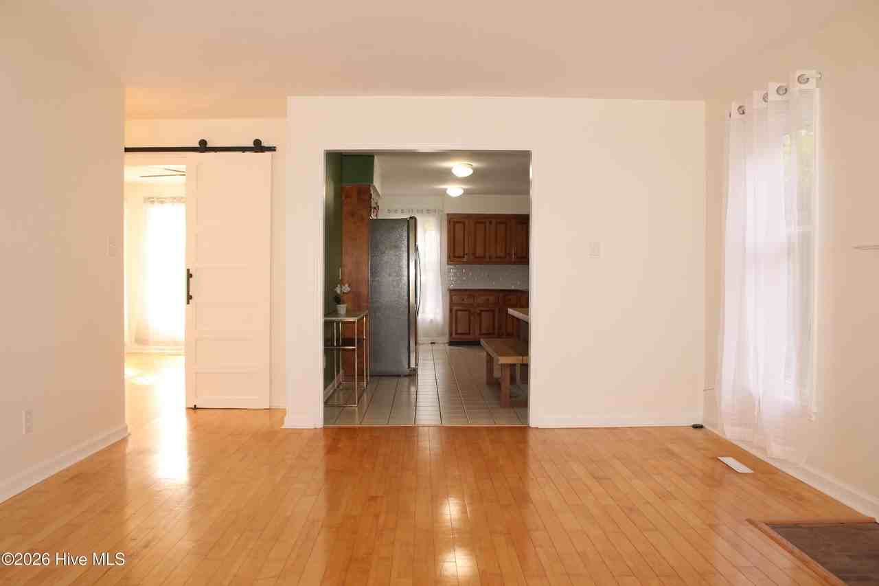 1624 E Indiana Ave #13 - Photo 7 of 29