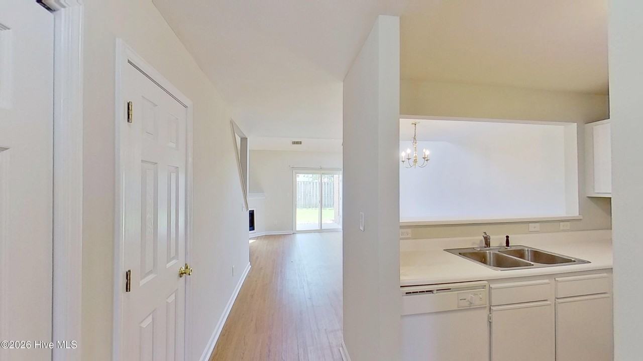 4804 College Rd S #28 - Photo 4 of 23
