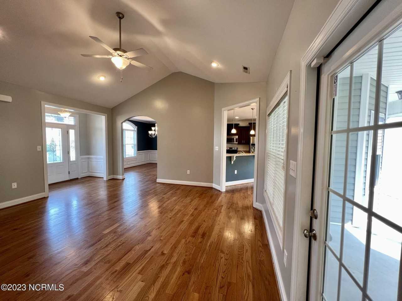 206 Sandy Springs Rd - Photo 6 of 47
