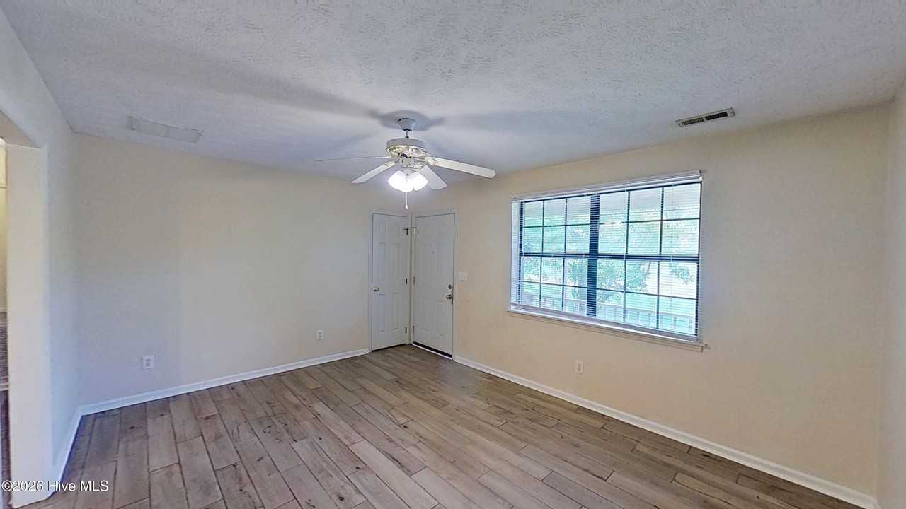 237 Bountiful Ln - Photo 3 of 16
