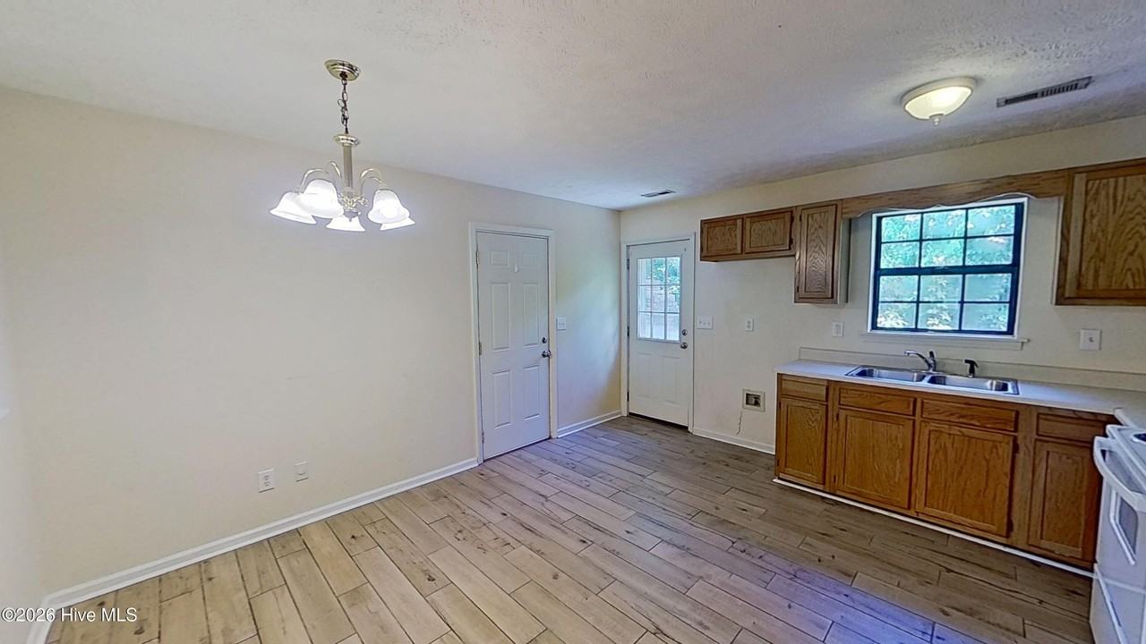 237 Bountiful Ln - Photo 4 of 16