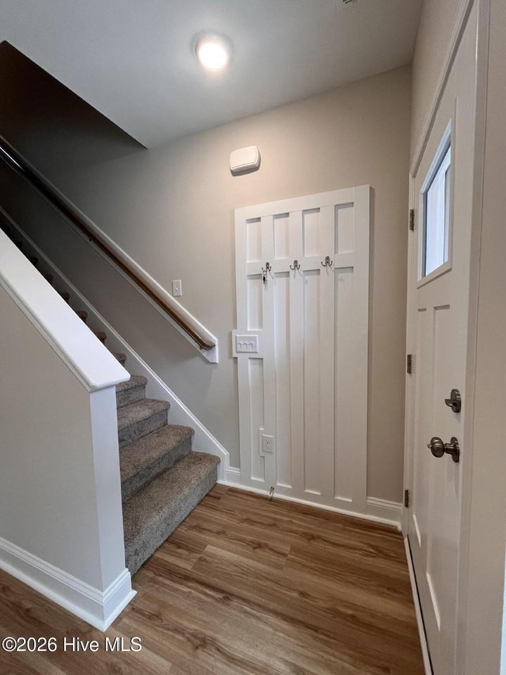 160 Loren Rd - Photo 2 of 14
