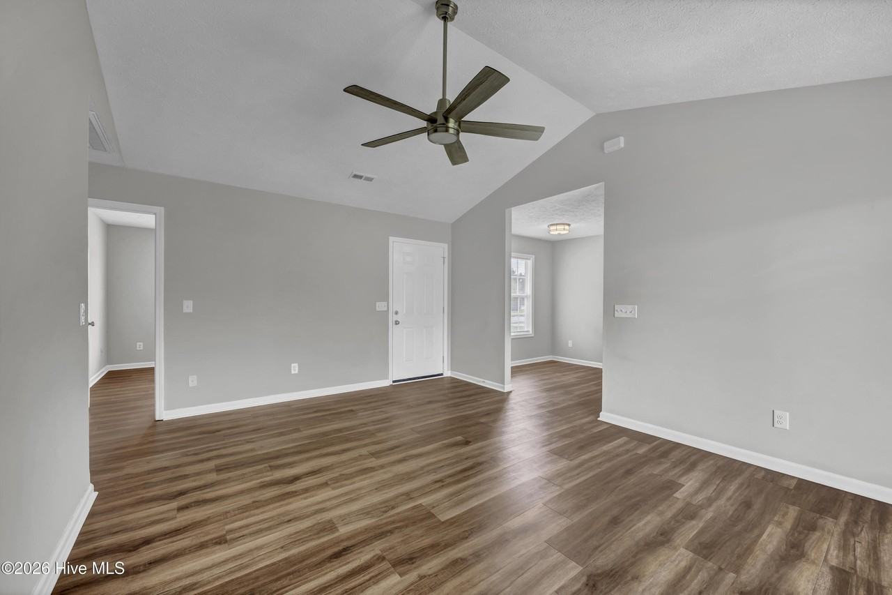 7005 Alamosa Dr - Photo 4 of 25