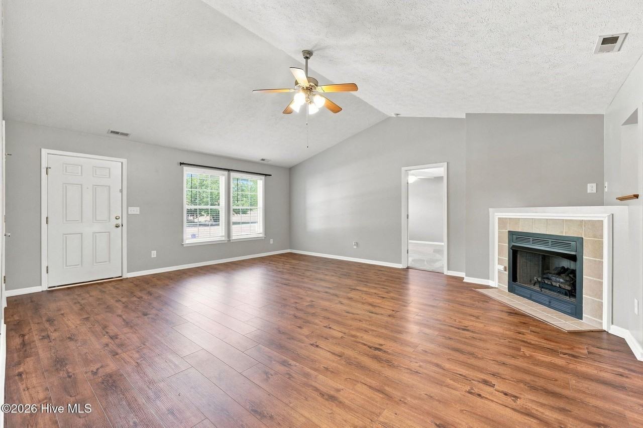 308 Carrie Ct - Photo 3 of 33