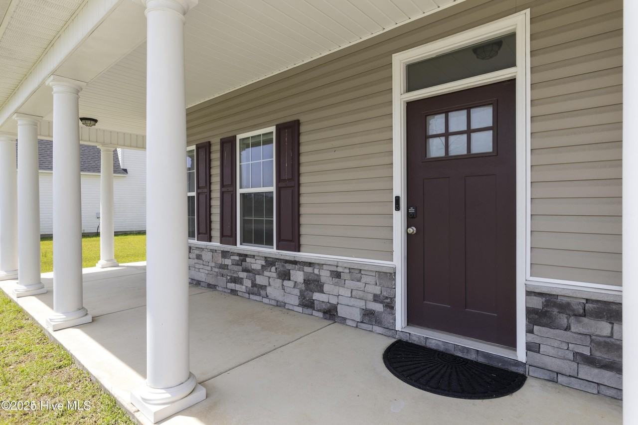 215 Old Field School Ln - Photo 4 of 35