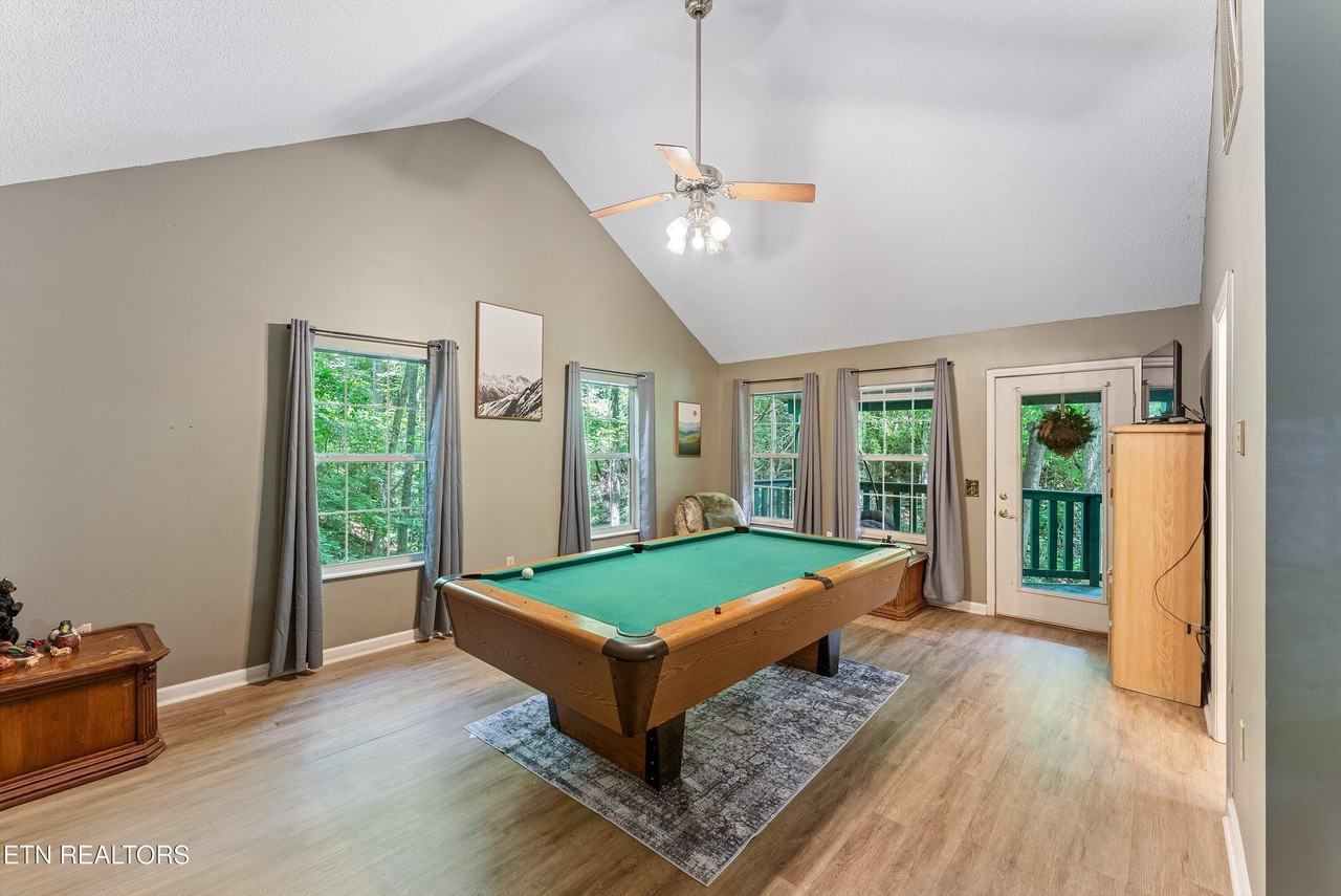 1052 Twin Oaks Rd - Photo 5 of 41