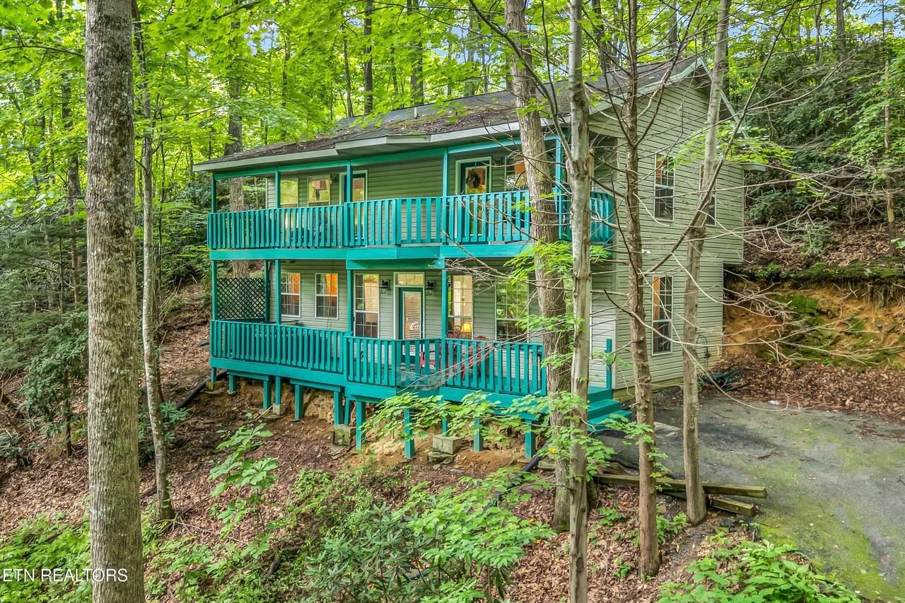 1052 Twin Oaks Rd - Photo 6 of 41