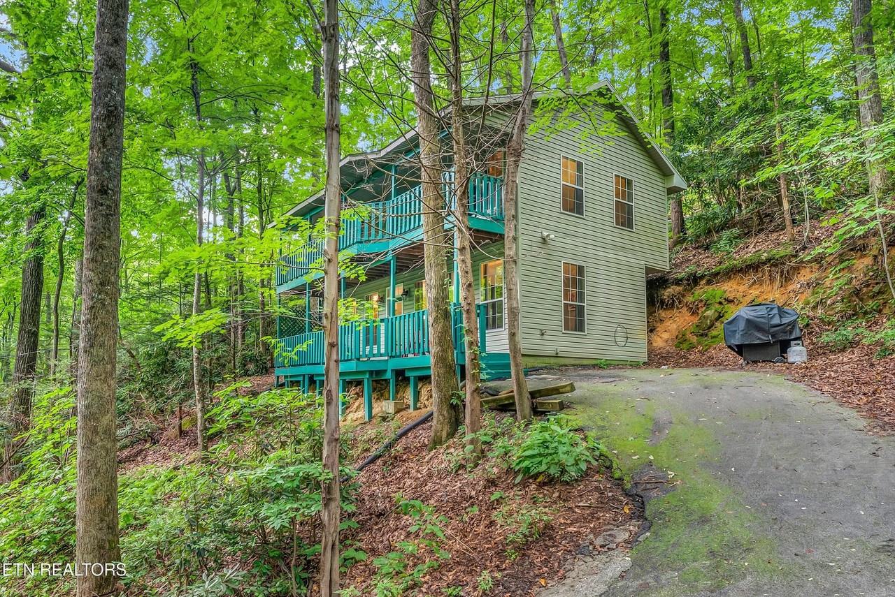 1052 Twin Oaks Rd - Photo 7 of 41