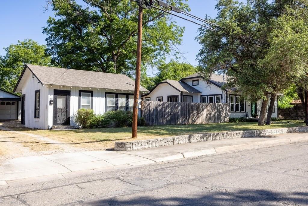 318 Lytle St - Photo 2 of 11