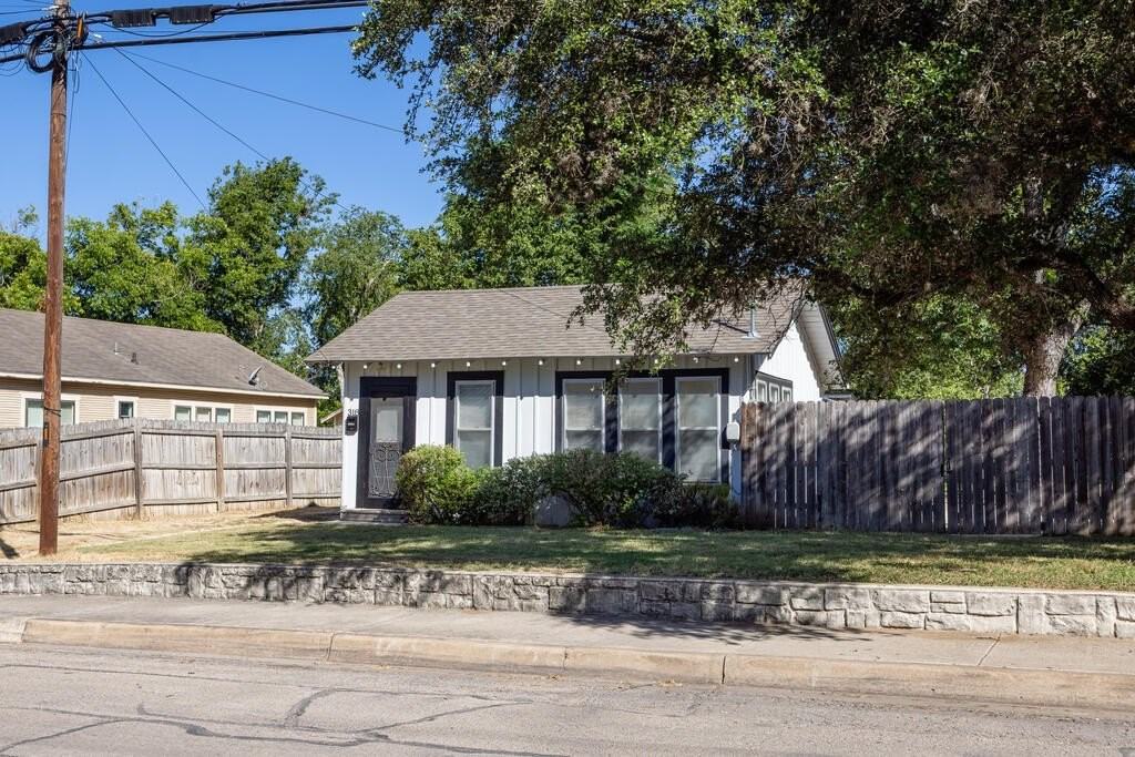 318 Lytle St - Photo 3 of 11