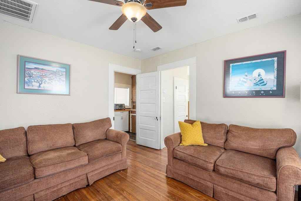 318 Lytle St - Photo 6 of 11