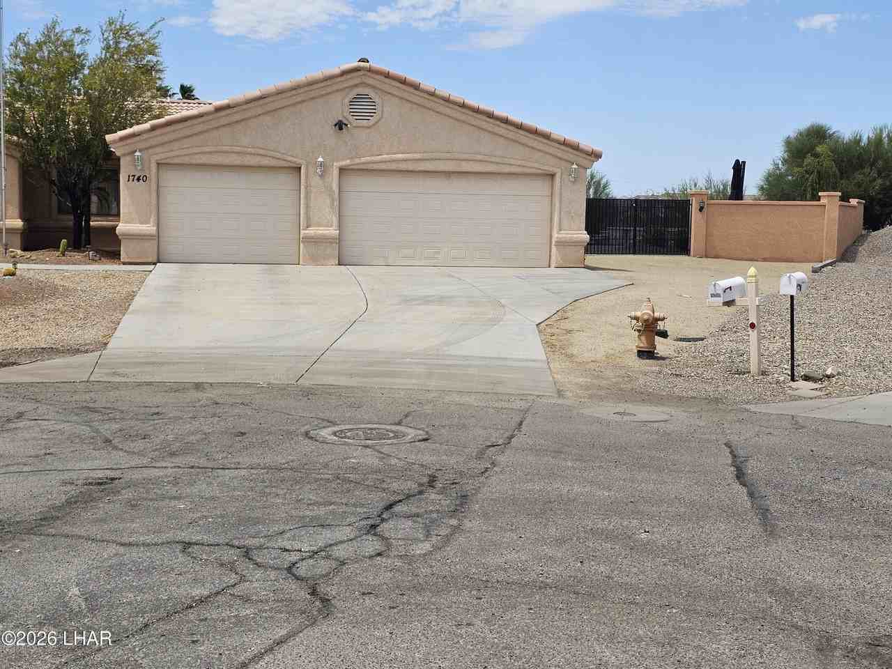 1740 Quartz Ln - Photo 2 of 34