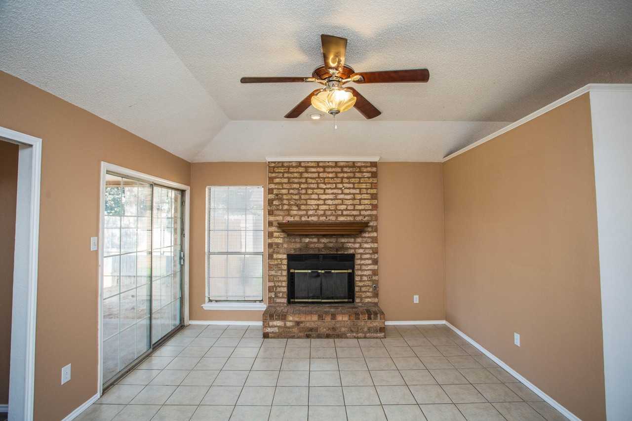2212 85th St - Photo 3 of 28