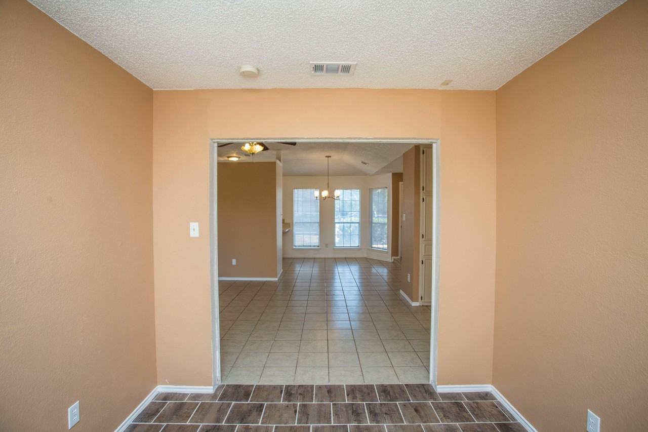 2212 85th St - Photo 4 of 28