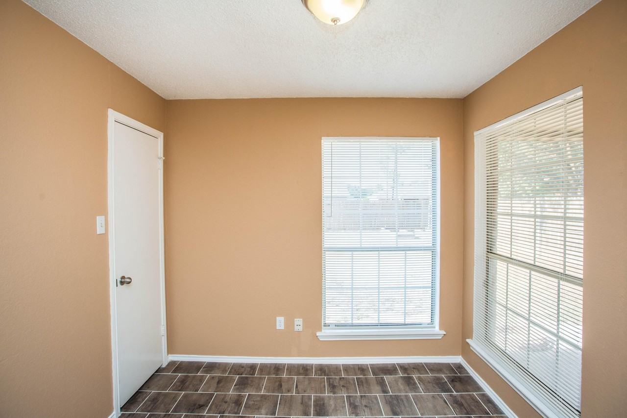 2212 85th St - Photo 5 of 28
