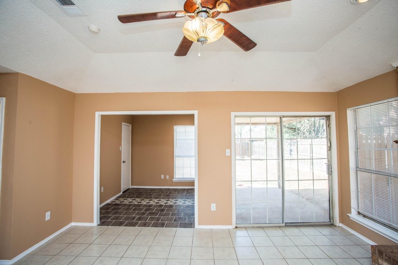 2212 85th St - Photo 6 of 28