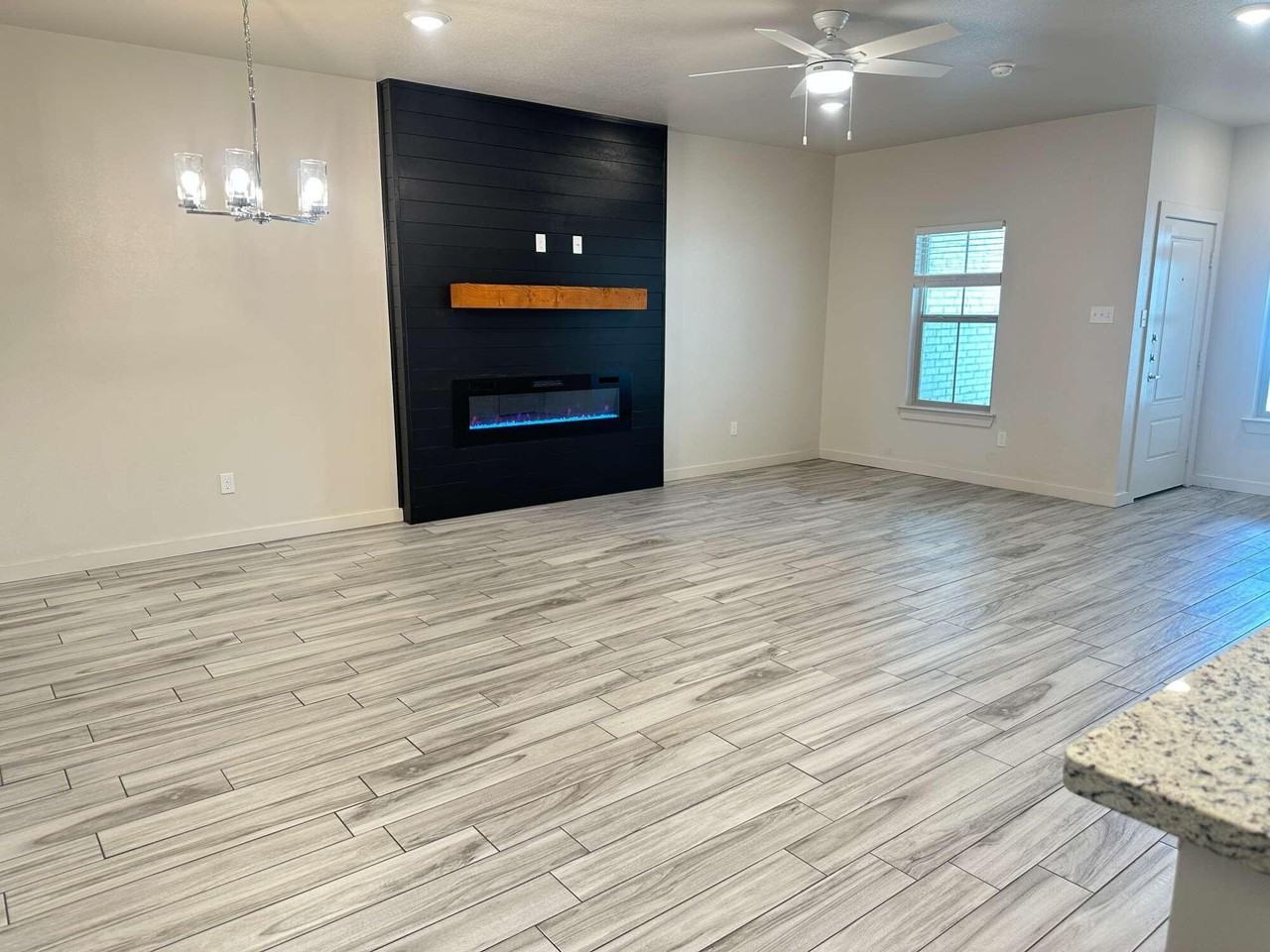 7039 40th St - Photo 3 of 15
