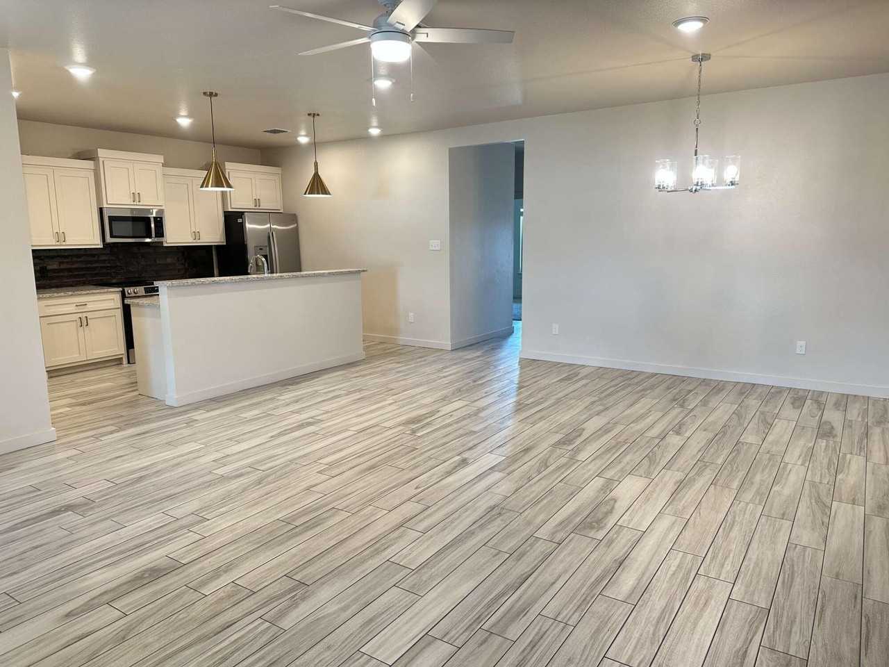 7039 40th St - Photo 4 of 15