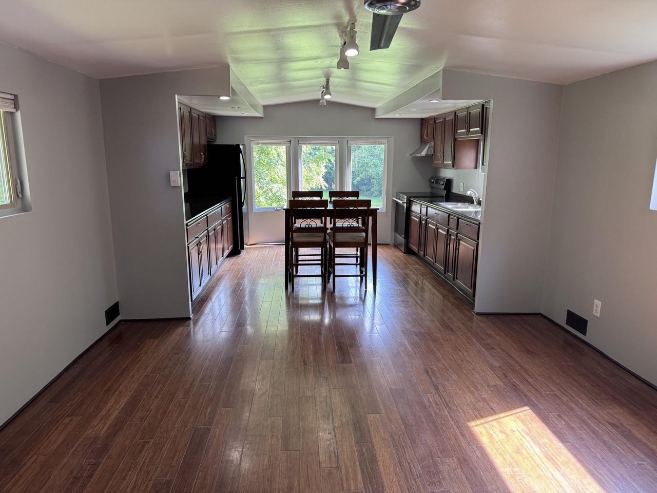 4096 Simpson Ln - Photo 6 of 19