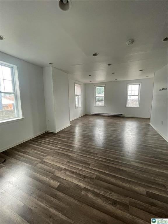 551 Sumner Ct - Photo 3 of 10