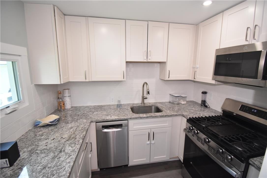 219 W Burke St #1 - Photo 3 of 7