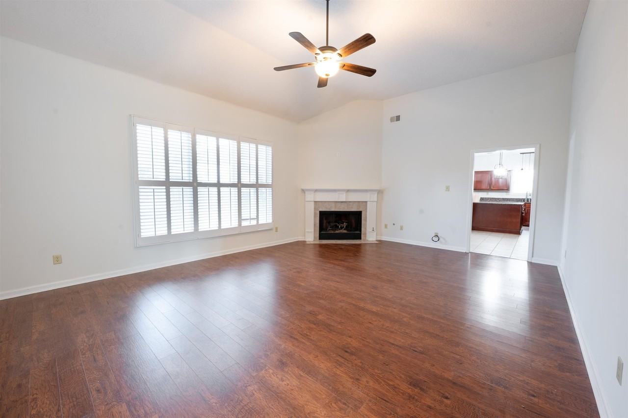 3911 Lighthouse Ln - Photo 3 of 22