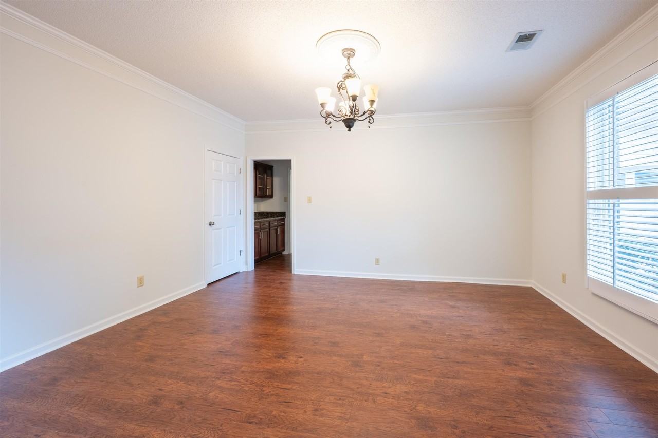 3911 Lighthouse Ln - Photo 4 of 22