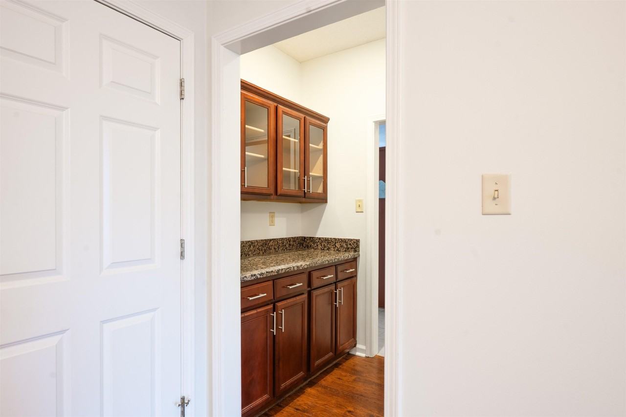3911 Lighthouse Ln - Photo 5 of 22