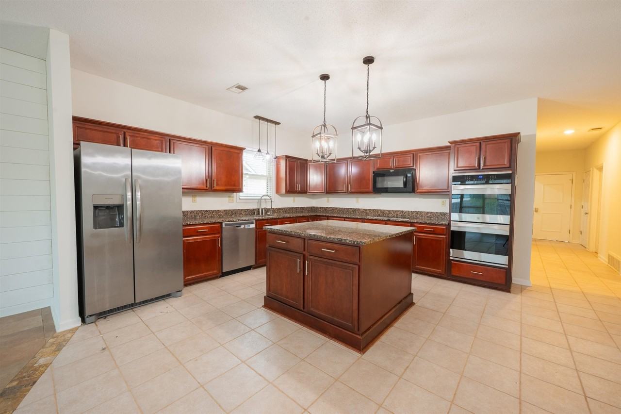 3911 Lighthouse Ln - Photo 6 of 22
