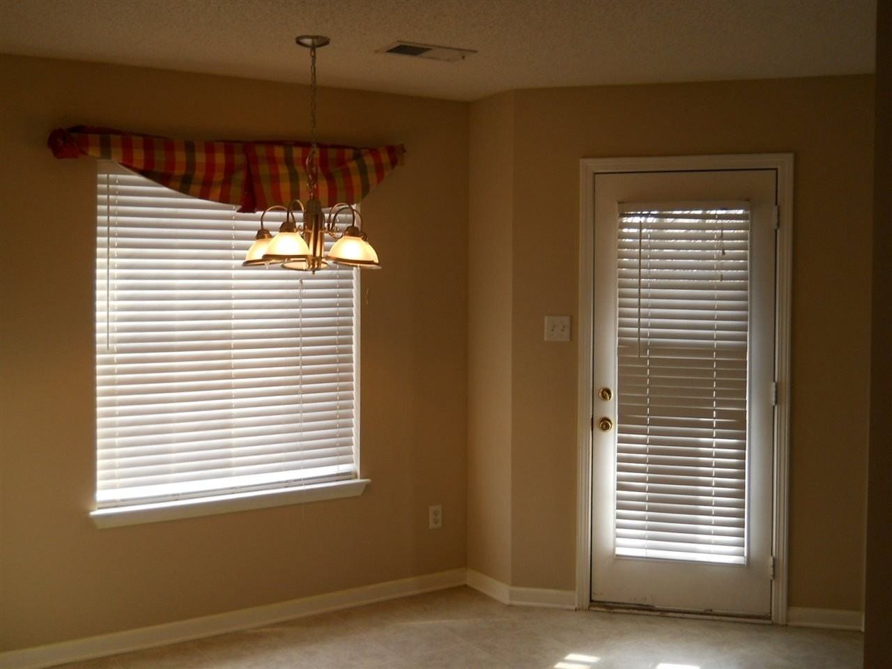 1098 Breezy Valley Dr - Photo 4 of 11