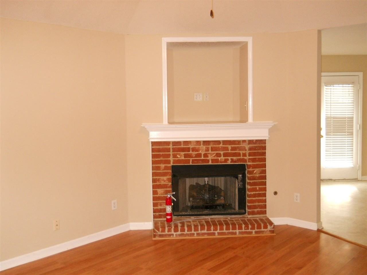 1098 Breezy Valley Dr - Photo 5 of 11