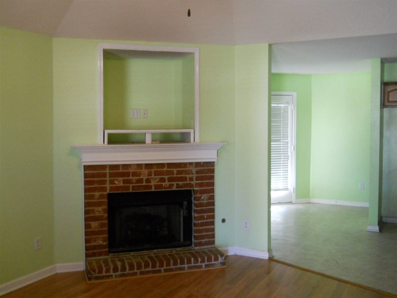 1098 Breezy Valley Dr - Photo 7 of 11