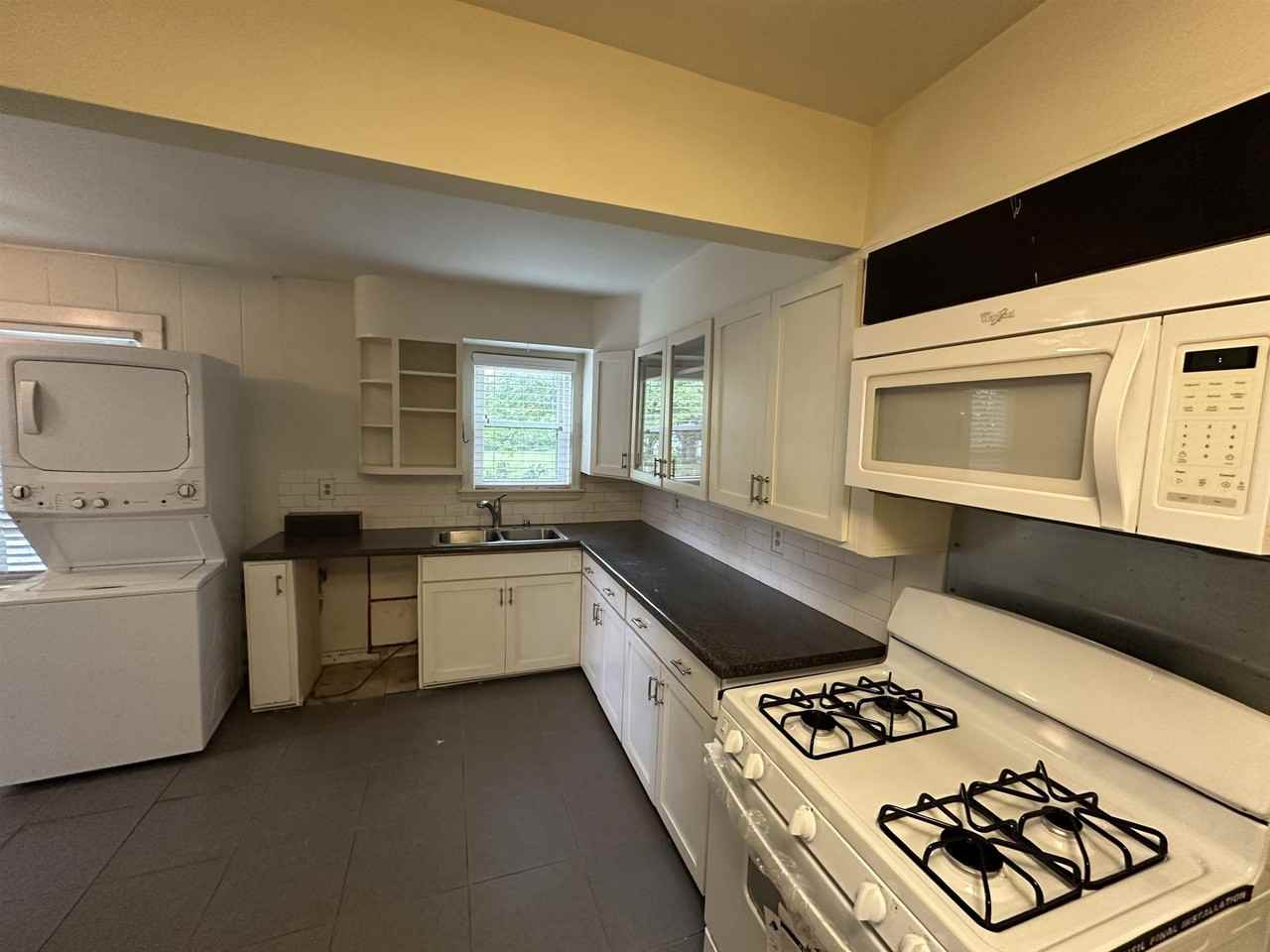2888 Midland Ave - Photo 4 of 14