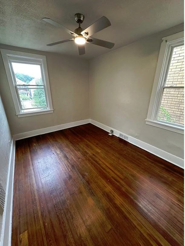 1212 Holmes St #2 - Photo 4 of 11