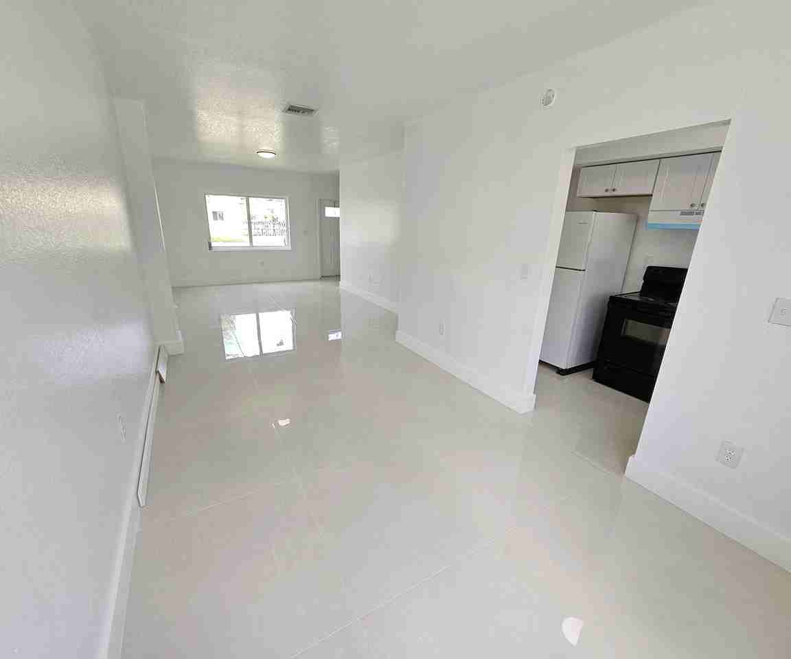 450 Nw 84th St #1 - Photo 4 of 40