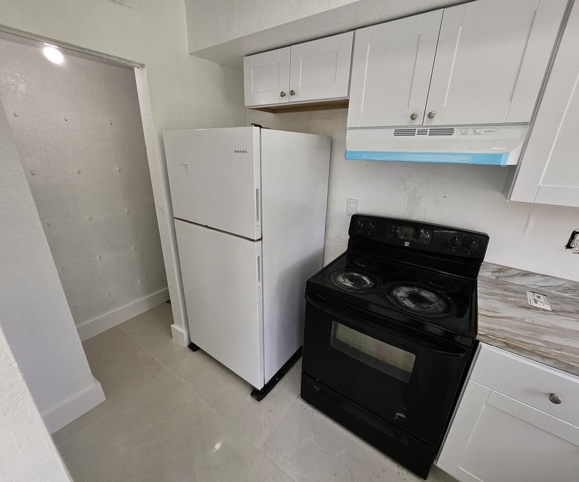 450 Nw 84th St #1 - Photo 5 of 40