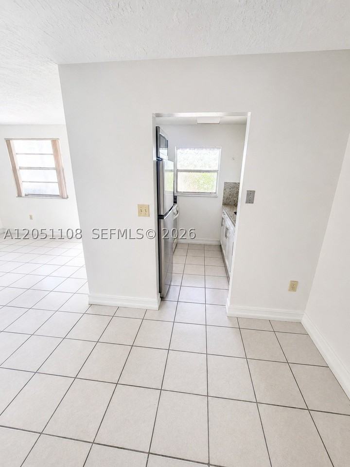 1655 W 44th Pl #304 - Photo 4 of 21